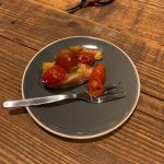 Crostini mit Artischocke und Kirschtomaten